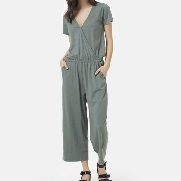 10 Tree  Tentree Agave Green Blakely Shortsleeve Knit Jumpsuit Woman's XS Boho - Picture 1 of 7